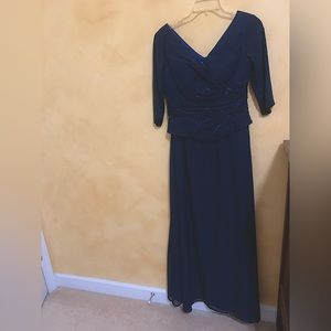 Long Navy Blue formal dress-Mother of Bride/Groom. Size 4